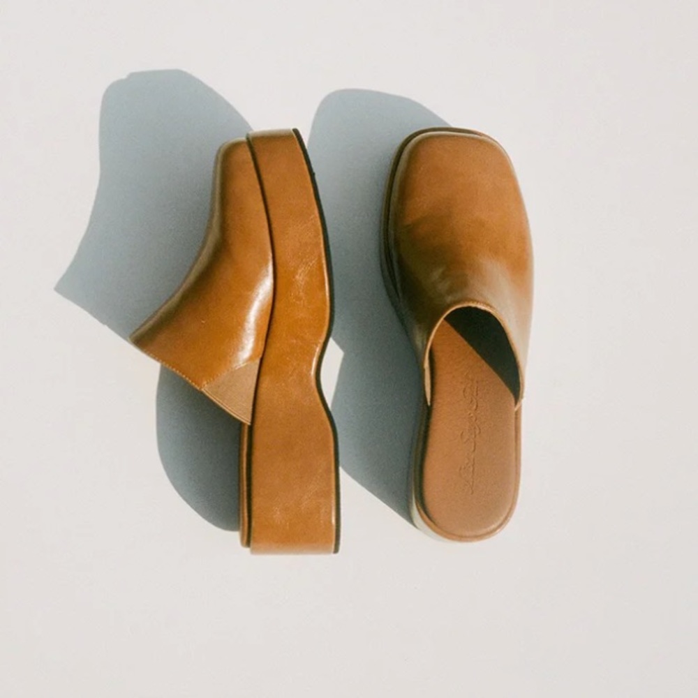 Lisa Says Gah Dakota Clog
